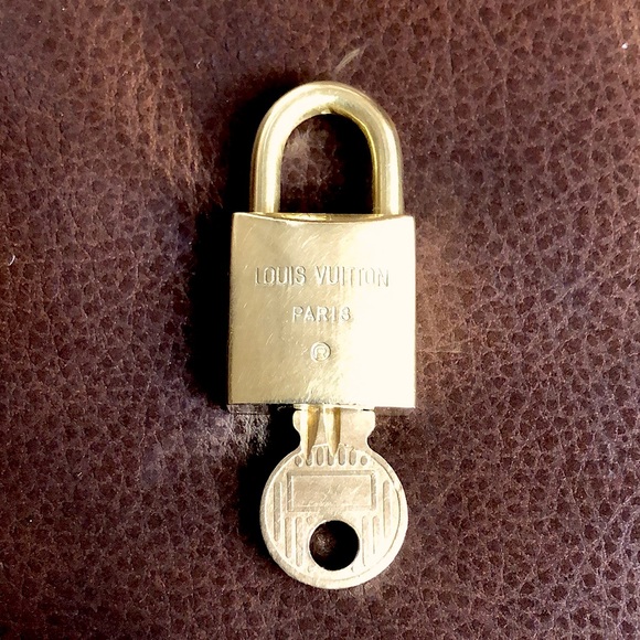 Vintage LV Louis Vuitton Padlock Lock & Key 207 - Picture 13 of 13